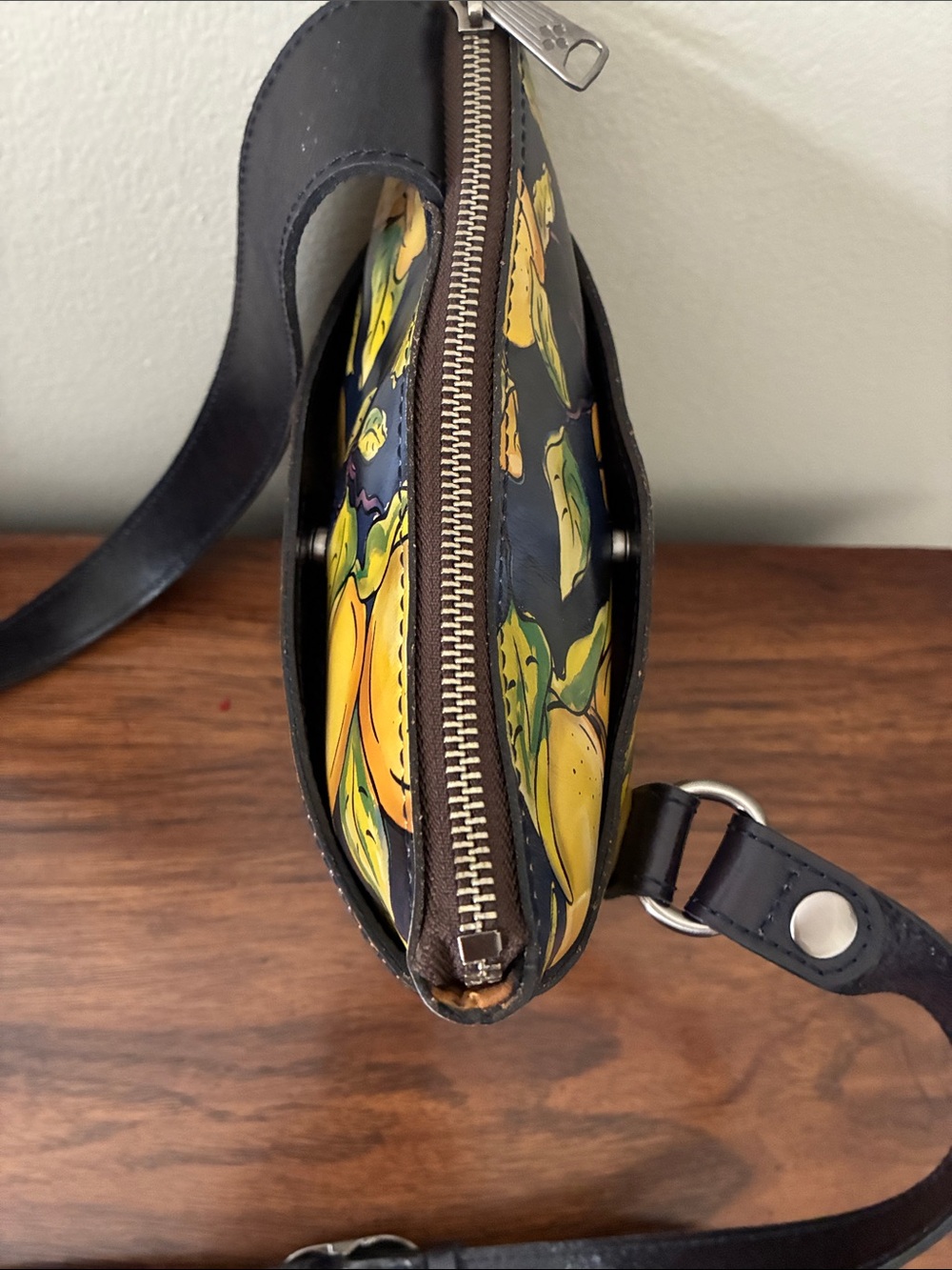 Patricia Nash Lemon Print Navy Crossbody Bag with Black Strap EUC Like New - Picture 4 of 16